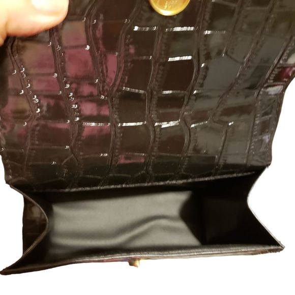 Crocodile Embossed Cross Body Bag Chain Detail - Picture 7 of 8